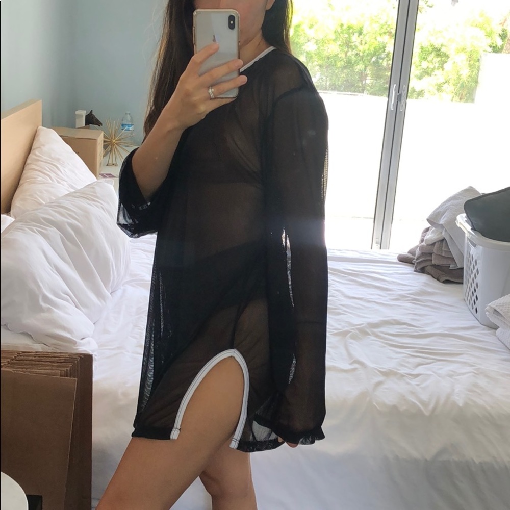 Minimale animale long sleeve cover up